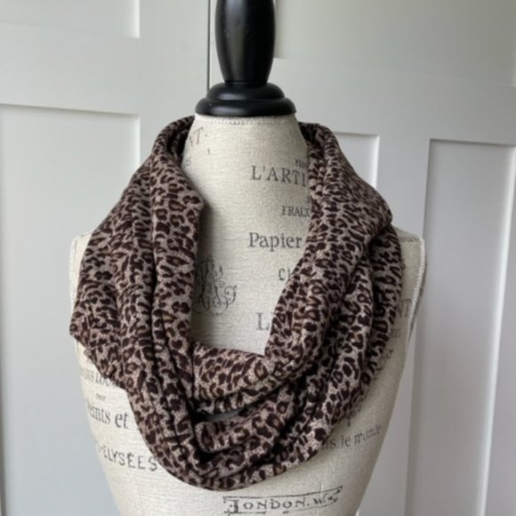 Leopard print infinity scarf - Picture 1 of 3